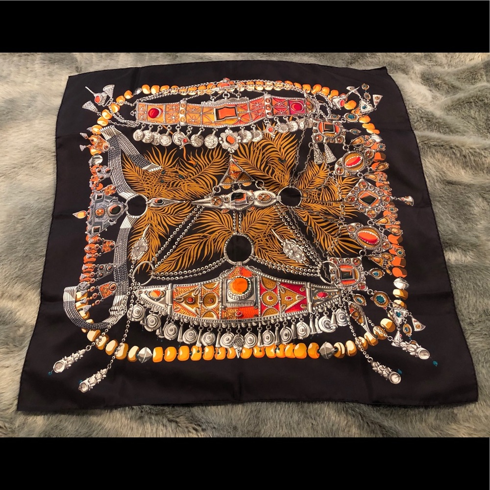 Hermès authentic Terres Precieuses Scarf